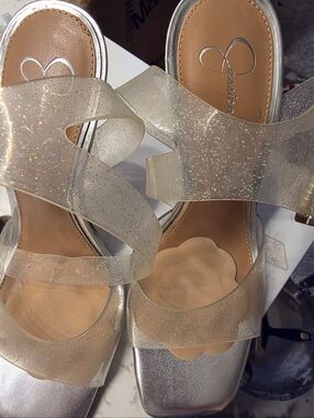 Jessica Simpson Silver and Cream Heels